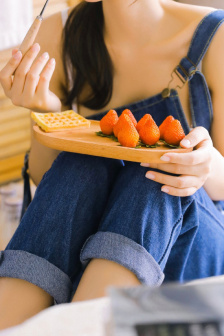 年轻妈妈遮肉上衣